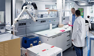 專(zhuān)業(yè)研發(fā)、管理銷(xiāo)售、施工工人100余人